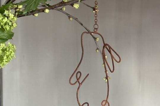 Konijntje in ijzerdraad vorm